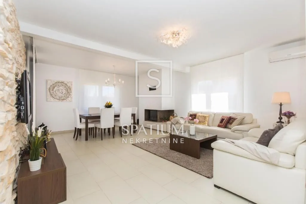 LABIN, KUĆA NA MIRNOJ LOKACIJI - cover