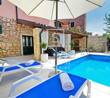 SVETI LOVREČ, KAMENA KUĆA S BAZENOM - cover