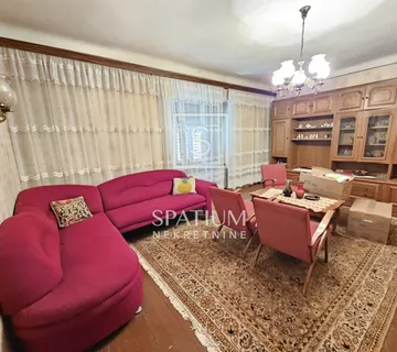 RUBEŠI, KUĆA SA VELIKOM OKUĆNICOM NA ODLIČNOJ LOKACIJI - cover