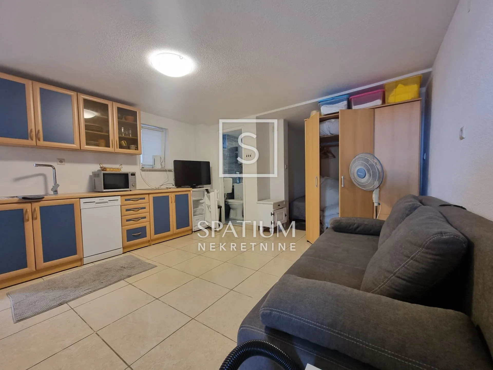 CRIKVENICA, KUĆA S DVA APARTMANA NA ODLIČNOJ LOKACIJI - cover