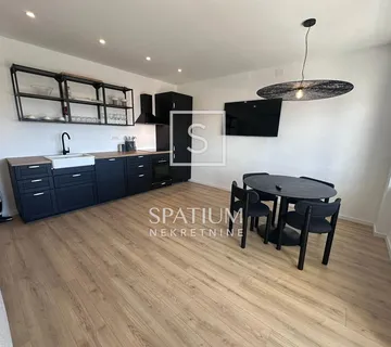 CENTAR, RIJEKA, DVOSOBAN STAN NA ODLIČNOJ LOKACIJI - cover