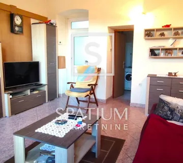 KRNJEVO, KUĆA S OKUĆNICOM NA ODLIČNOJ LOKACIJI - cover