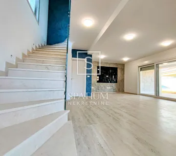 BUJE, NOVOGRADNJA S BAZENOM NA MIRNOJ LOKACIJI - cover