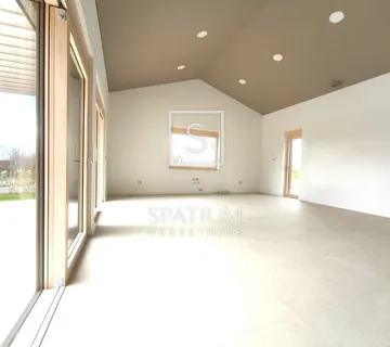 VIŠNJAN, MODERNA PRIZEMNICA S GRIJANIM BAZENOM I GARAŽOM - cover