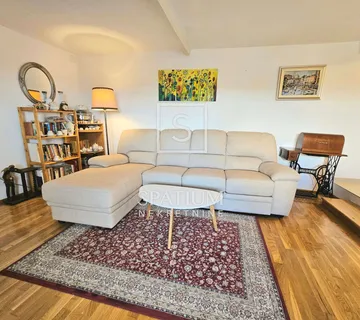 MOTOVUN, DVOSOBAN STAN U STAROGRADSKOJ JEZGRI S POGLEDOM  - cover