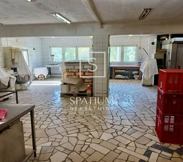 CRIKVENICA, POSLOVNI PROSTOR U ZALEĐU - cover