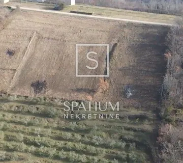 MOTOVUN, POLJOPRIVREDNO ZEMLJIŠTE S POGLEDOM NA MOTOVUN - cover