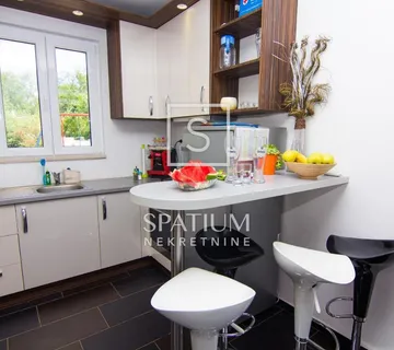 ŽGALJIĆI, KRK, KUĆA S BAZENOM I POGLEDOM NA MORE - cover