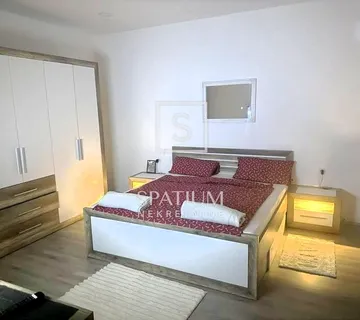 MATULJI, OBITELJSKA KUĆA S DVA STANA - cover