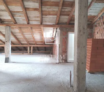 CRIKVENICA, STAN S POGLEDOM NA MORE I PARKINGOM - cover