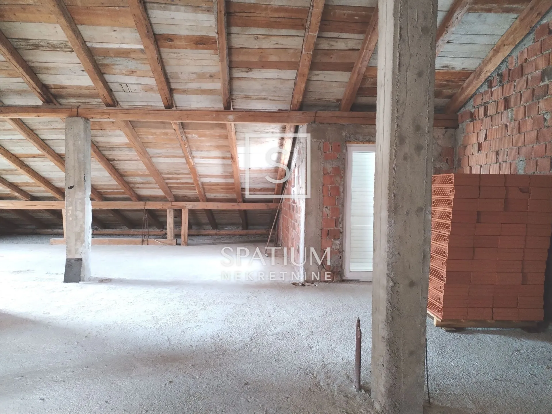 CRIKVENICA, STAN S POGLEDOM NA MORE I PARKINGOM - cover