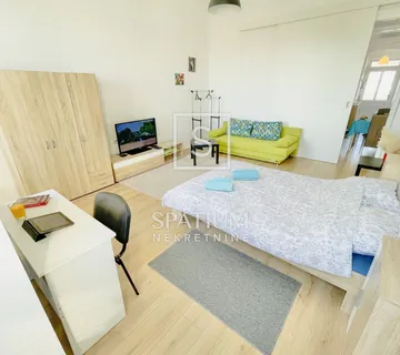 MLAKA, STAN S DVIJE STAMBENE JEDINICE - cover