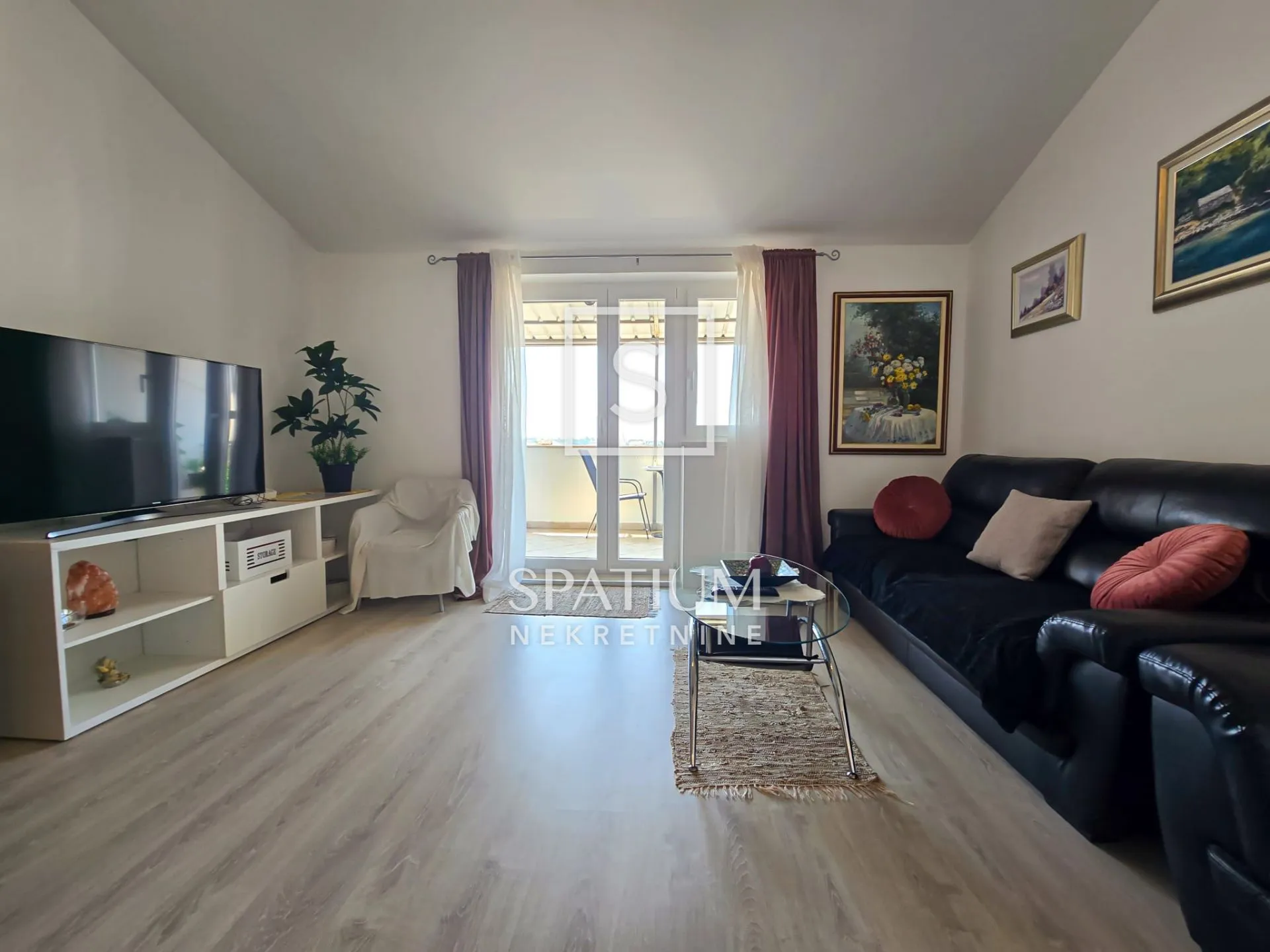 POREČ, TROSOBNI STAN S POGLEDOM NA MORE - cover