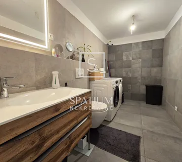 KRIMEJA, OBITELJSKI STAN U NOVOGRADNJI - cover