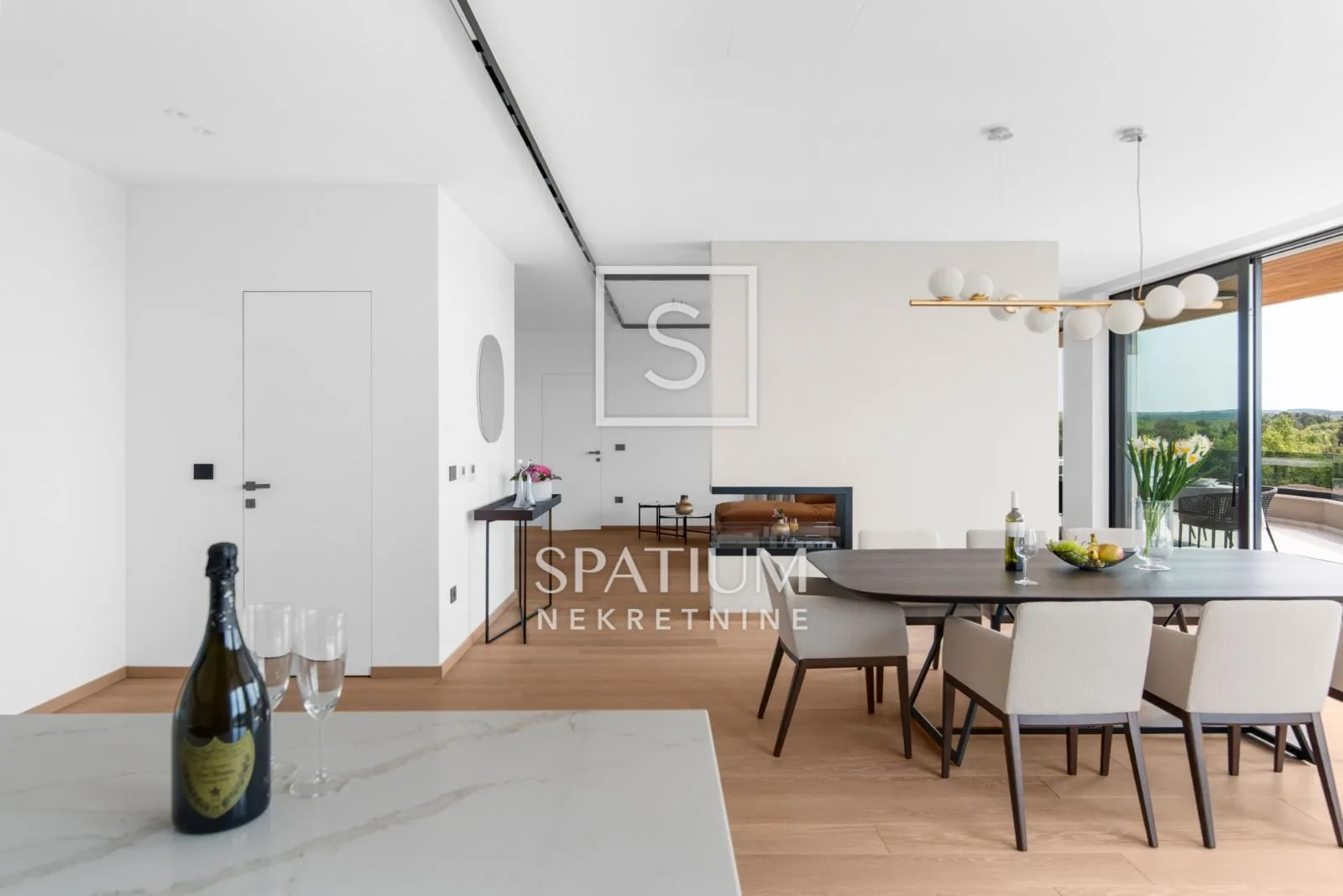 POREČ, LUKSUZNI PENTHOUSE 600 M OD MORA S JACUZZIJEM I PANORAMSKIM POGLEDOM - cover