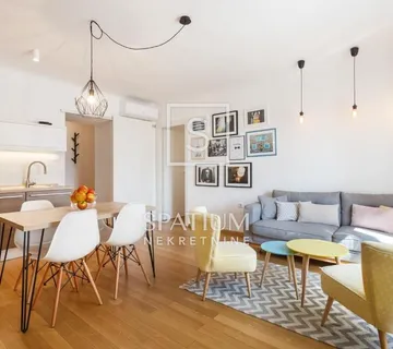 RIJEKA, MODERNO UREĐENI STANOVI U CENTRU GRADA  - cover