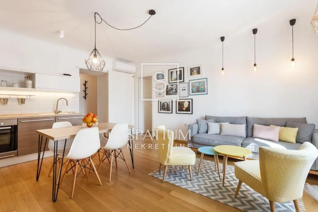 RIJEKA, MODERNO UREĐENI STANOVI U CENTRU GRADA  - cover