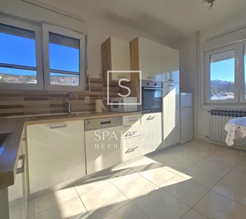 KOSTRENA, ČETVEROSOBAN STAN U BLIZINI MORA - cover