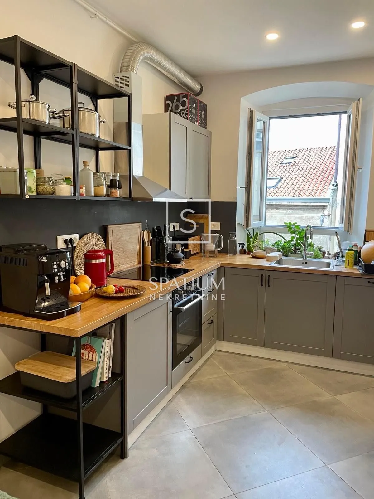 RIJEKA, CENTAR DVOSOBNI STAN 108m2  - cover