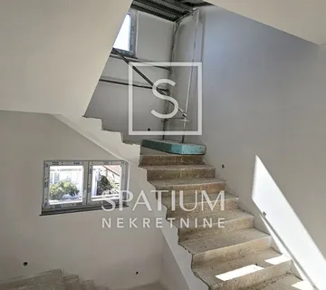 NOVI VINODOLSKI, NOVOGRADNJA NA ODLIČNOJ LOKACIJI - cover