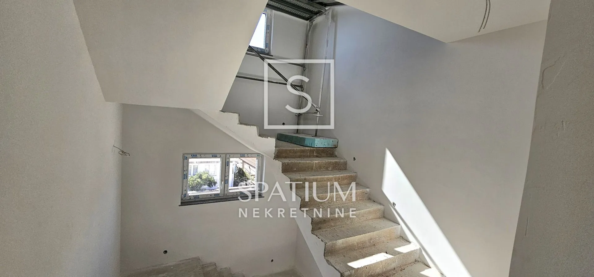 NOVI VINODOLSKI, NOVOGRADNJA NA ODLIČNOJ LOKACIJI - cover