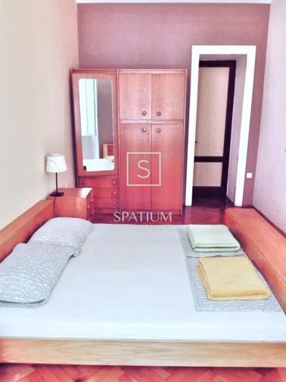 CENTAR, TROSOBAN STAN S BALKONOM - cover