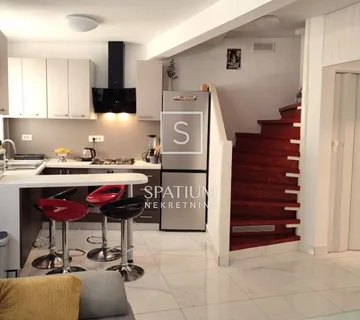 BELVEDER, MANJA KUĆA U ŠIREM CENTRU - cover