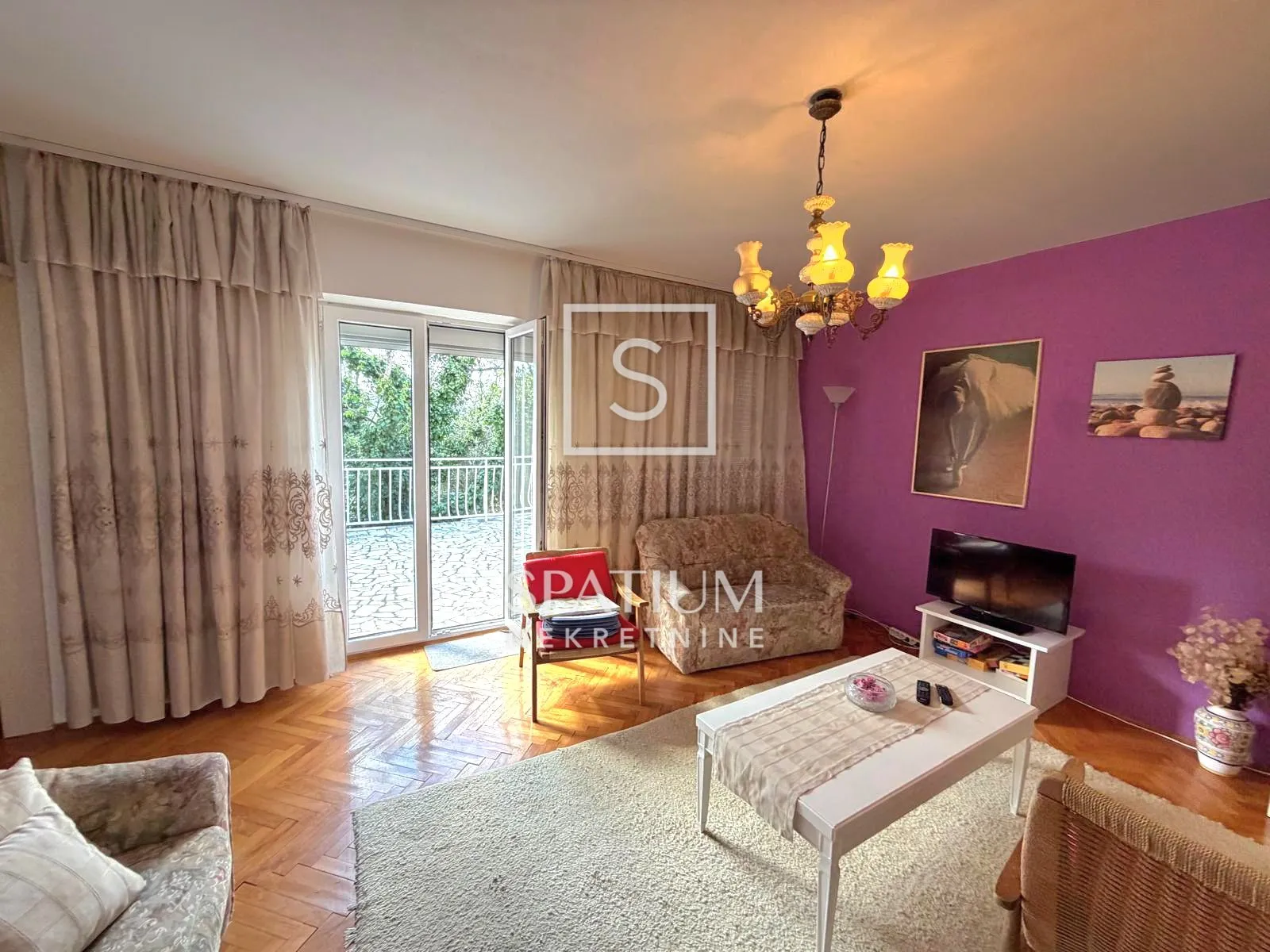 SENJ, SAMOSTOJEĆA KUĆA S OKUĆNICOM - cover