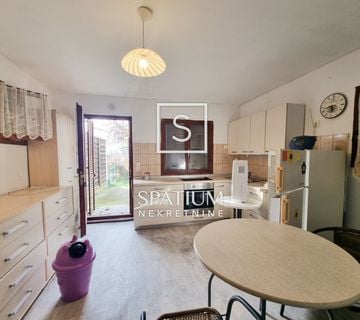 NOVI VINODOLSKI, KUĆA 36m2 I DVORIŠTE 117m2 - cover