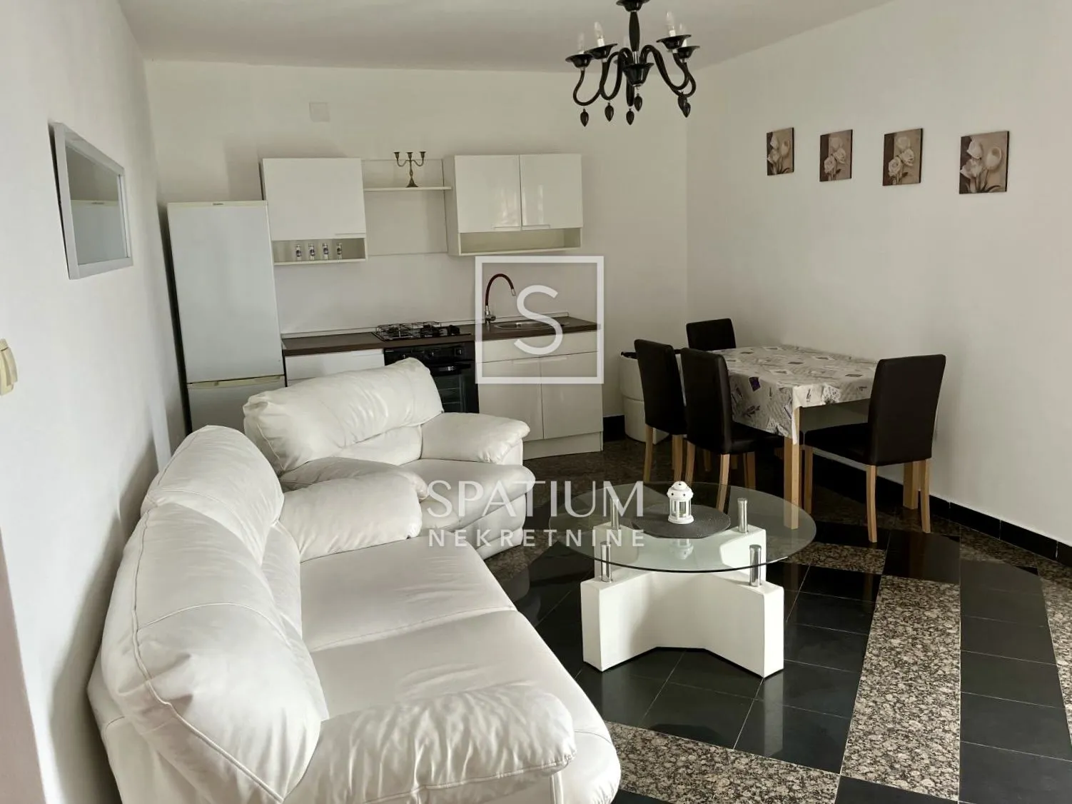 NOVI VINODOLSKI, DVOETAŽNI STAN UDALJEN 150 METARA OD MORA I PLAŽE - cover