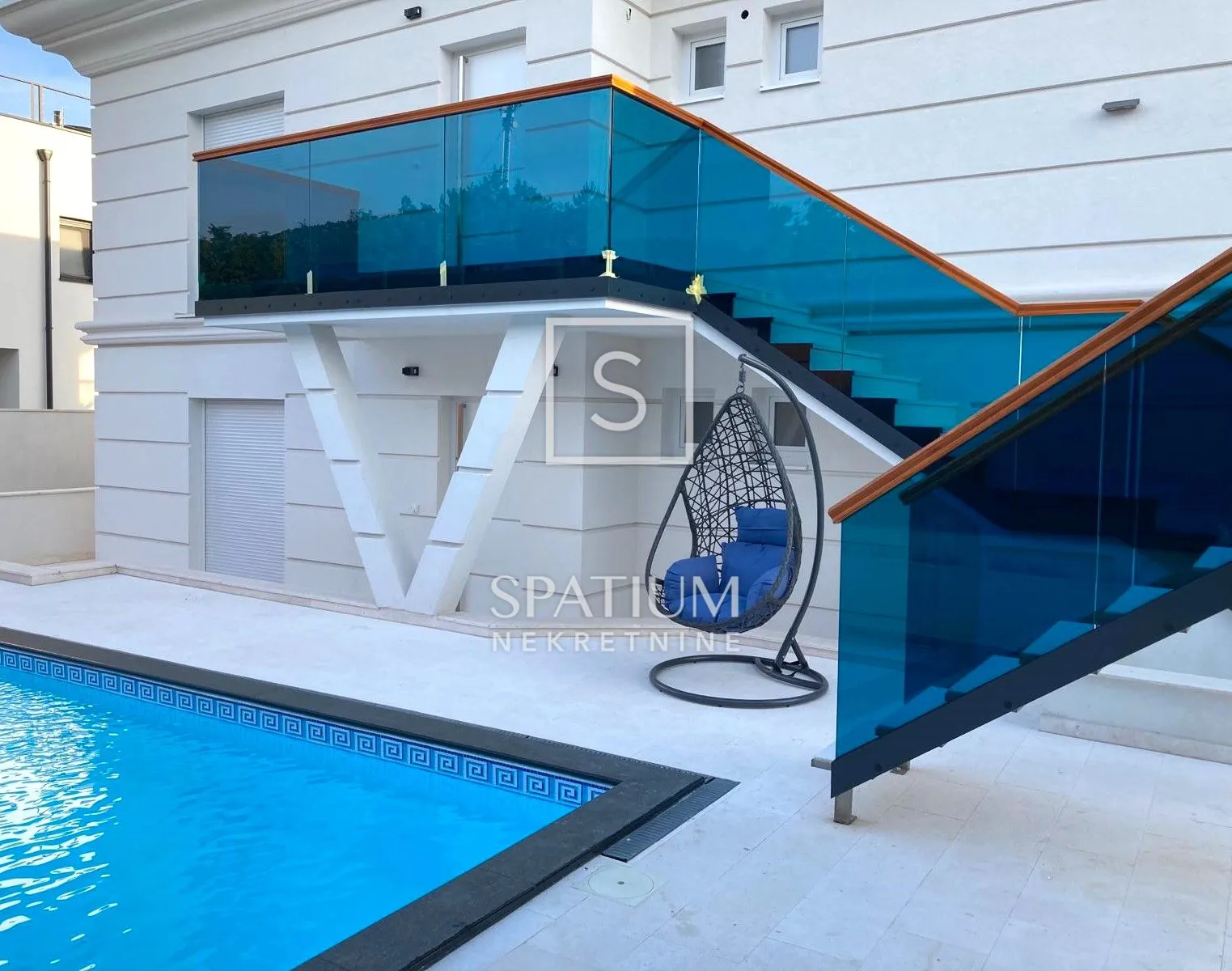 CRIKVENICA, DIZAJNERSKA VILA S BAZENOM - cover