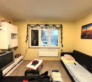 MATULJI, JURDANI JEDNOSOBAN STAN NA MIRNOJ LOKACIJI - cover