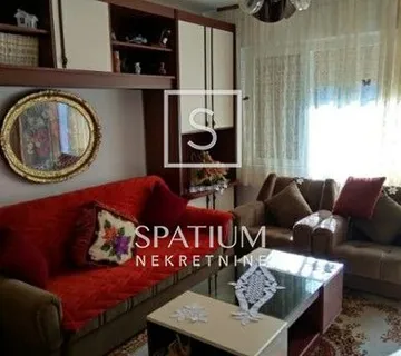 BROD MORAVICE, KUĆA SA DVORIŠTEM - cover