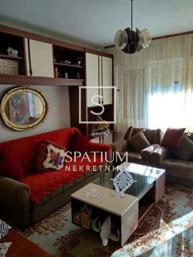 BROD MORAVICE, KUĆA SA DVORIŠTEM - cover