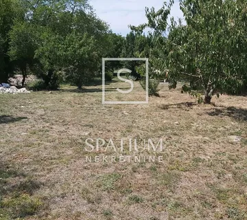 LABIN, GRAĐEVINSKO ZEMLJIŠTE IDEALNO ZA OBITELJSKU KUĆU  - cover