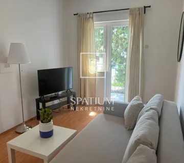 CRIKVENICA, STAN NA FREKVENTNOJ LOKACIJI U BLIZINI MORA - cover