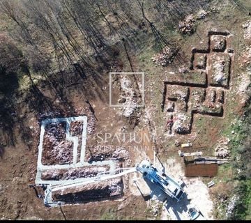 LABIN, GRAĐEVINSKO ZEMLJIŠTE S PROJEKTOM I GRAĐEVINSKOM DOZVOLOM - cover