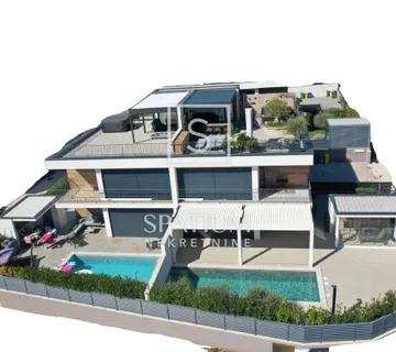 VABRIGA, DVOSOBNI STAN NA DVIJE ETAŽE I KROVNOM TERASOM - cover