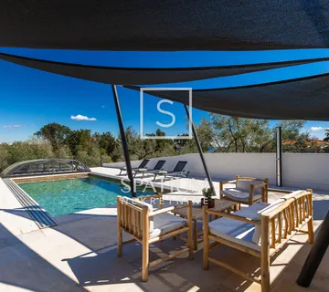 LABIN, RAVNI, VILA U MASLINIKU - cover