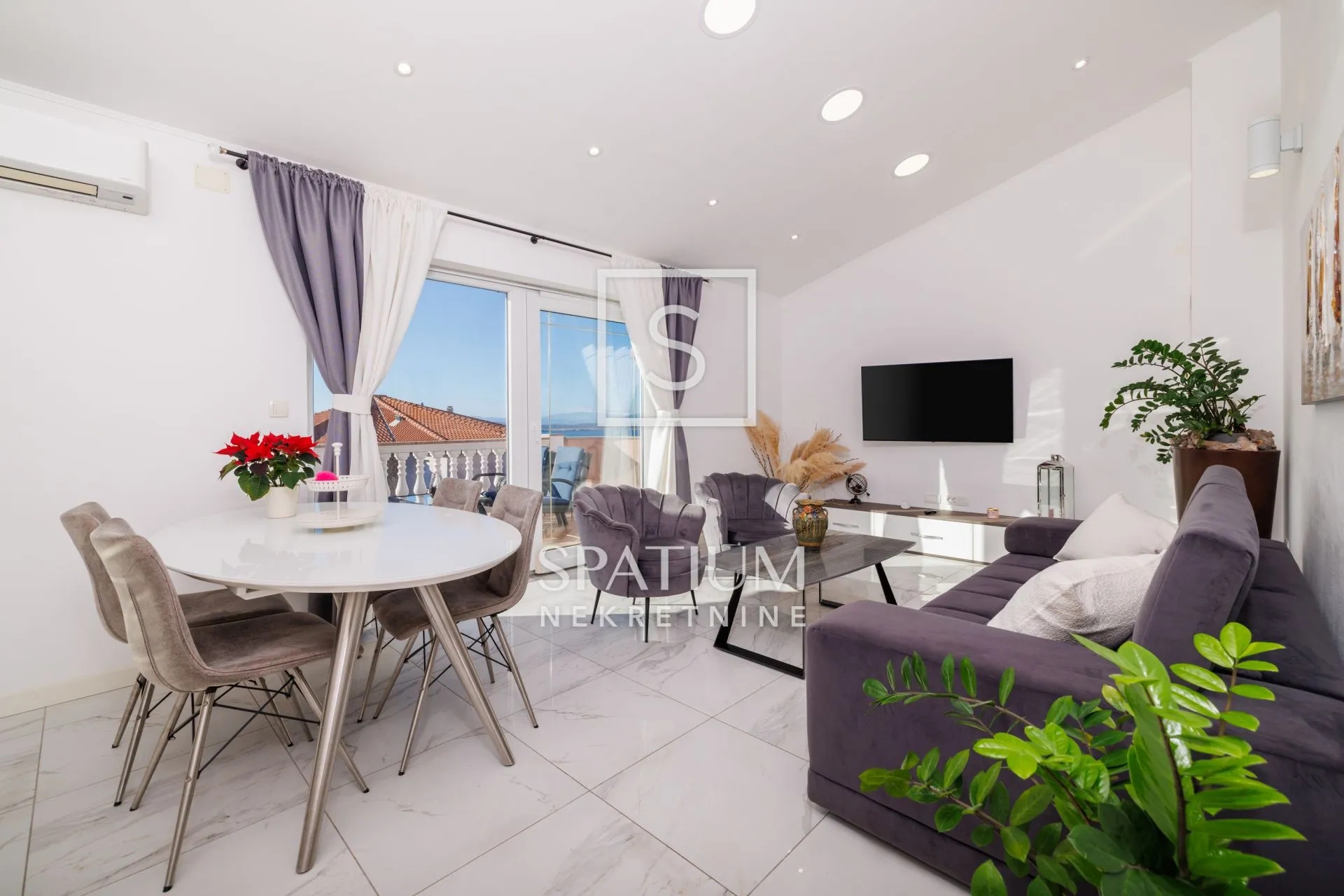 CRIKVENICA, VILA S POGLEDOM - cover