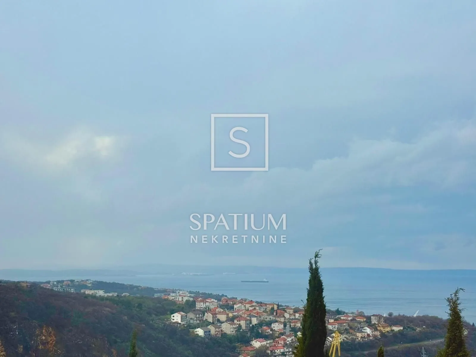 GORNJA VEŽICA, OBITELJSKI STAN S POGLEDOM - cover