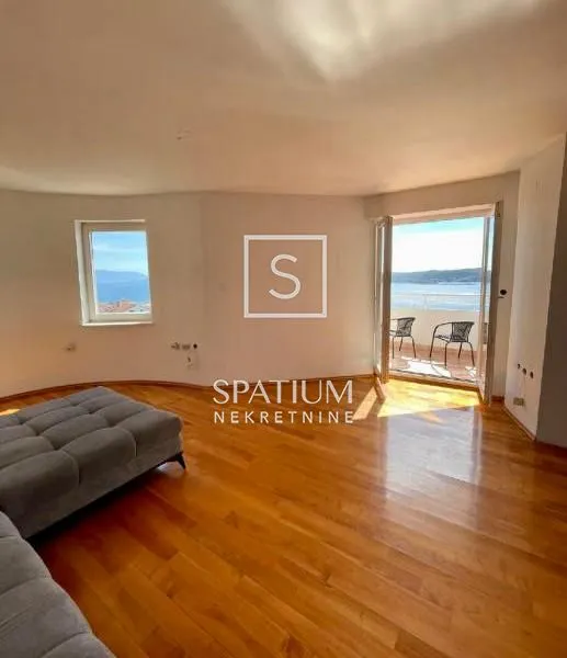 CRIKVENICA, ADAPTIRANI STAN S PARKINGOM I LIFTOM - cover