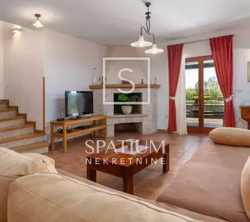 TINJAN, OBITELJSKA KUĆA S BAZENOM I POTPUNOM PRIVATNOŠĆU - cover