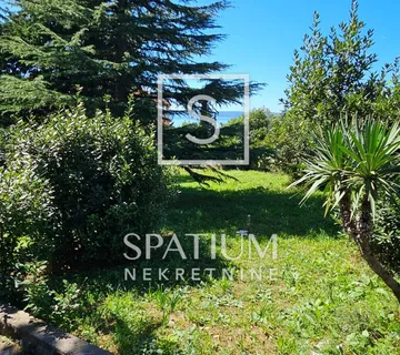 NOVI VINODOLSKI, TEREN 1057m2 I KUĆA, SAMO 100m DO MORA - cover