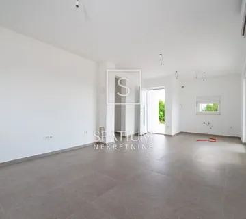 POSEDARJE, STAN U PRIZEMLJU NOVOGRADNJE - cover