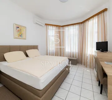 SELCE, HOTEL U SAMOJ BLIZINI MORA - cover