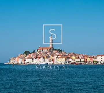 ROVINJ, POSLOVNI PROSTOR U STAROGRADSKOJ JEZGRI PRVI RED DO MORA  - cover