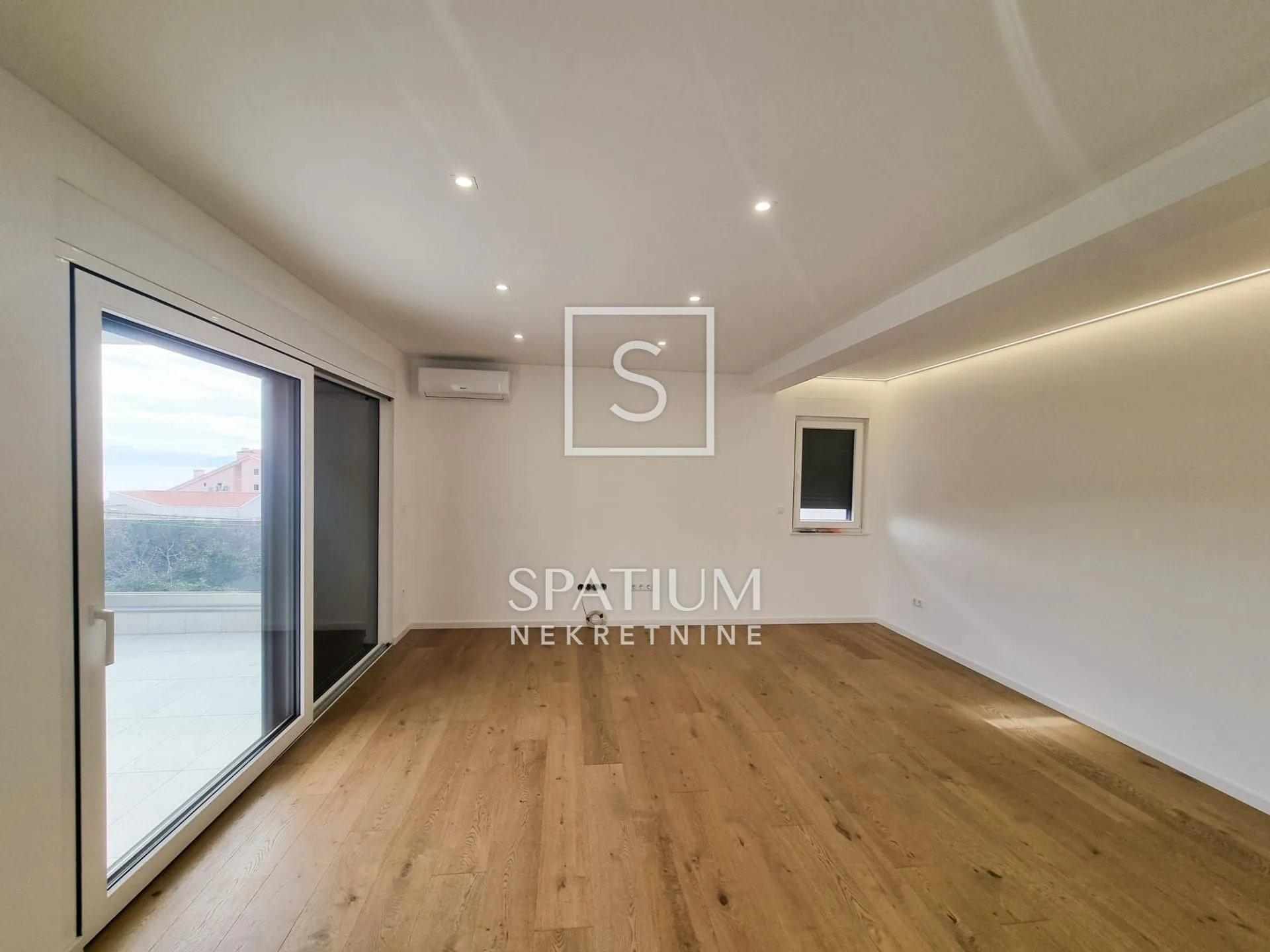 CRIKVENICA, SAMOSTOJEĆA KUĆA, MODERNA NOVOGRADNJA - cover