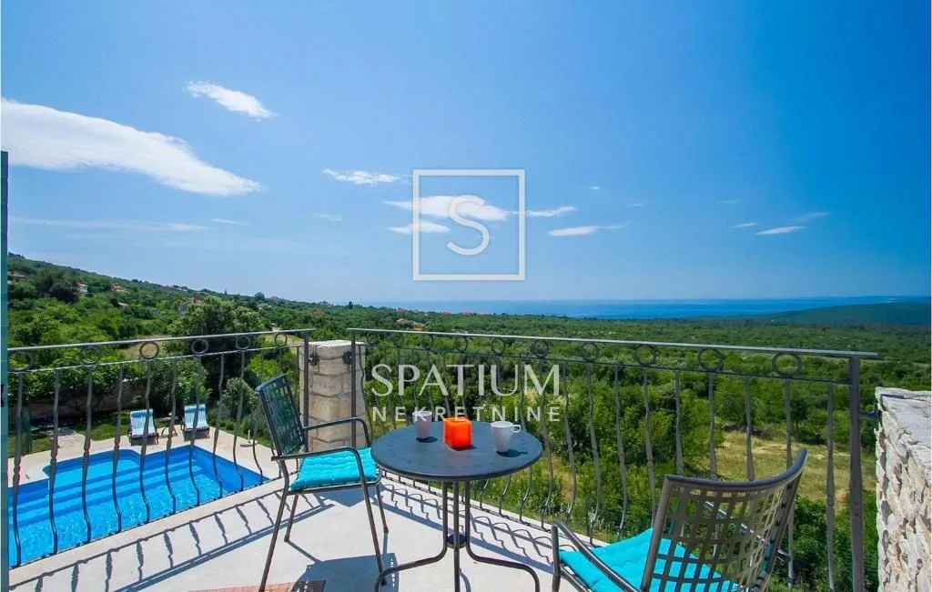 LABIN, KAMENA VILA S PANORAMSKIM POGLEDOM - cover