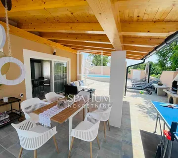 BARBAN, KUĆA SA DVA ODVOJENA STANA I BAZENOM - cover